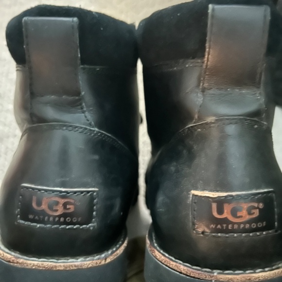 Ugg Winter Boots in Black size 9 men’s - Picture 3 of 6